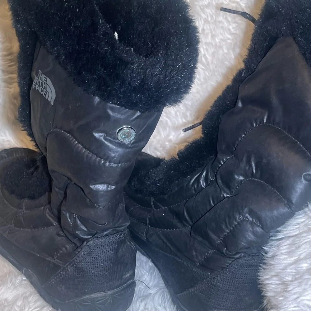 The North Face Women's Black Insulated Fur-Trim Winter Boots size 8